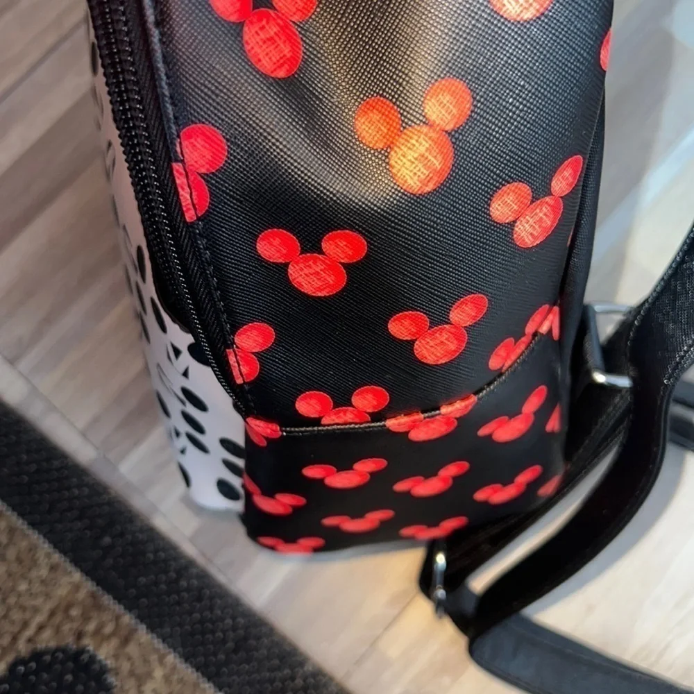 Danielle Nicole Disneys Mickey Mouse backpack!